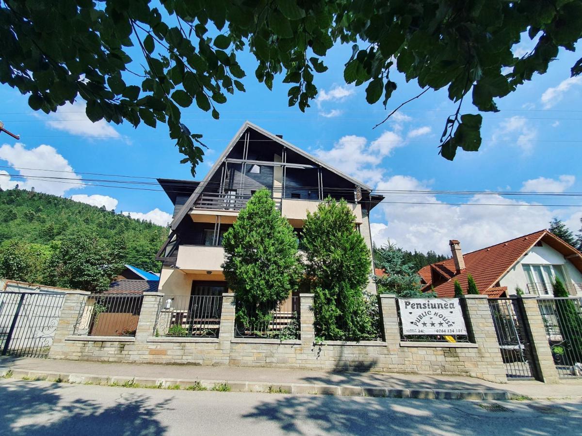Pensiunea Public House Буштені Екстер'єр фото