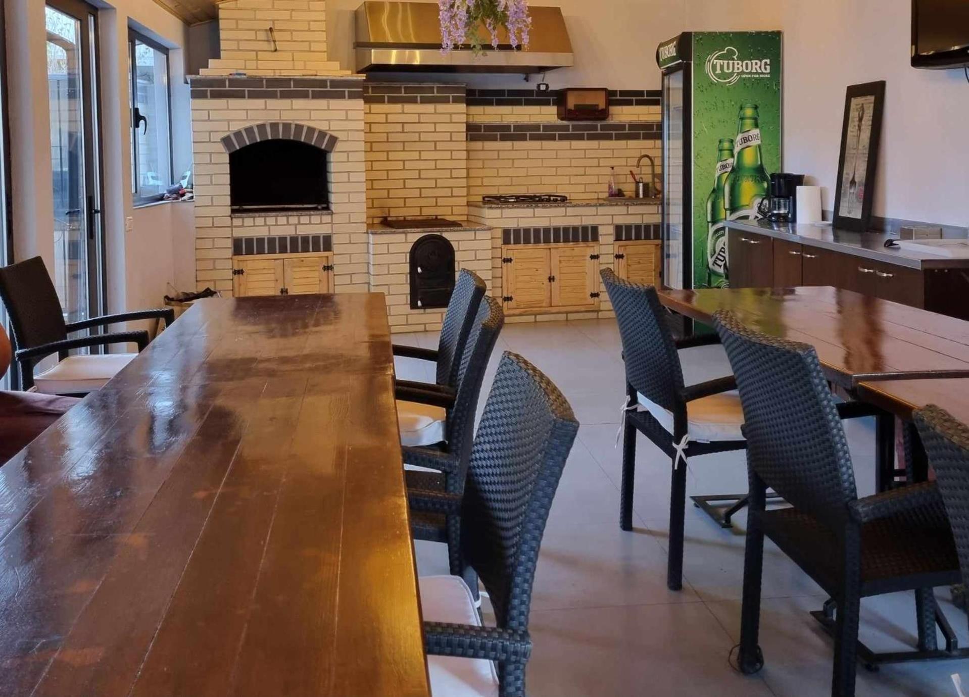 Pensiunea Public House Буштені Екстер'єр фото