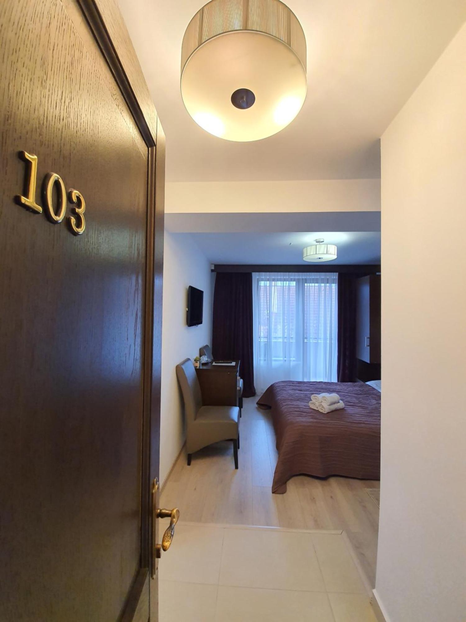 Pensiunea Public House Буштені Номер фото
