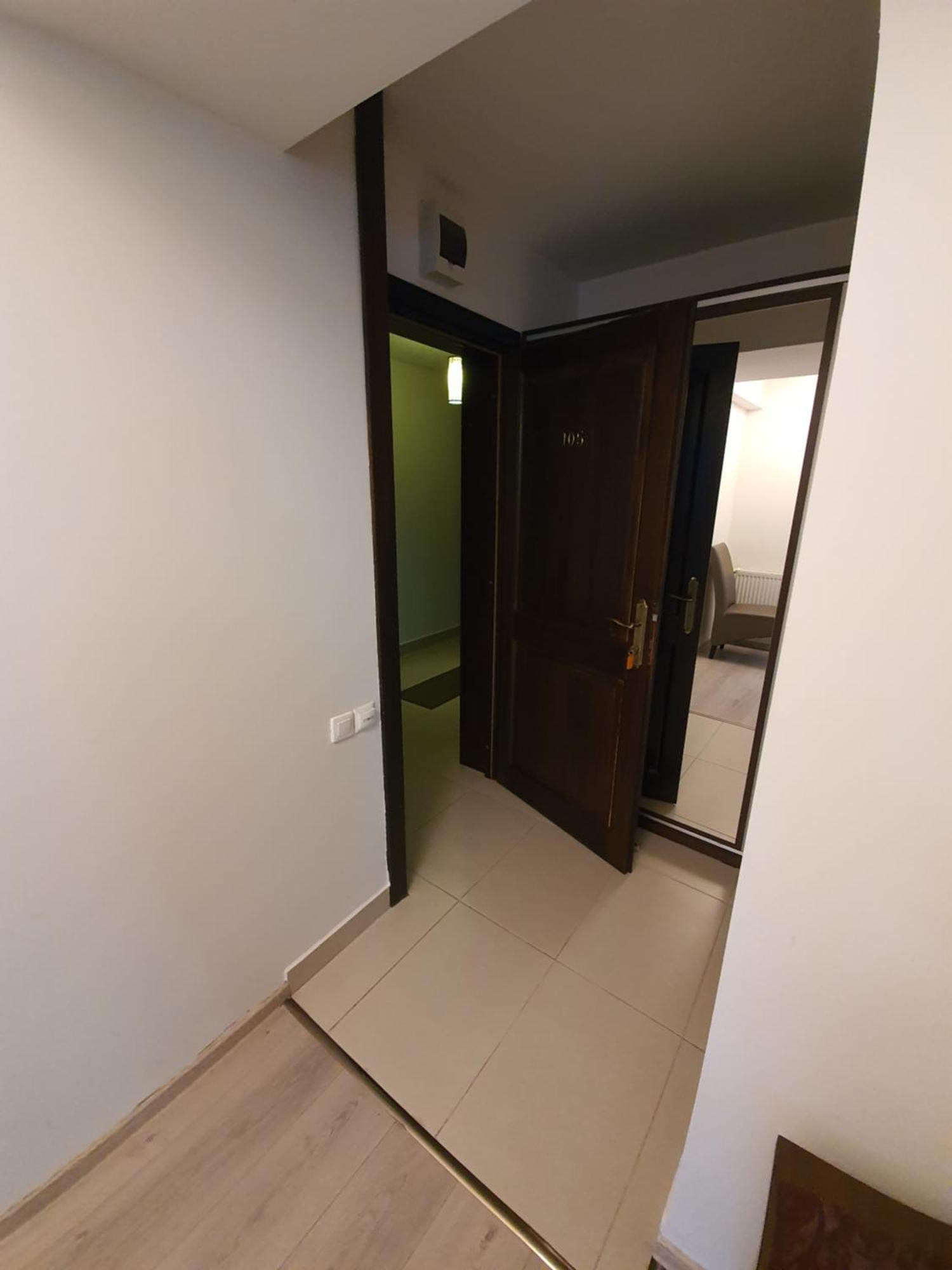 Pensiunea Public House Буштені Номер фото